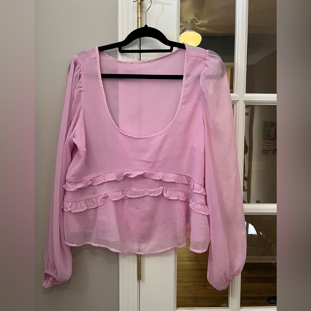 Beautiful Abercrombie & Fitch Light Pink Sheer Blouse with balloon sleeves Sz M